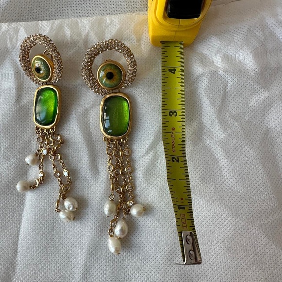 Schiaparelli green eye pearl drop earrings - Picture 7 of 9